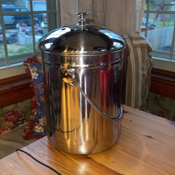 smith and hawken Other Counter Top Or Under The Sink Compost Bin With Carbon Filter And